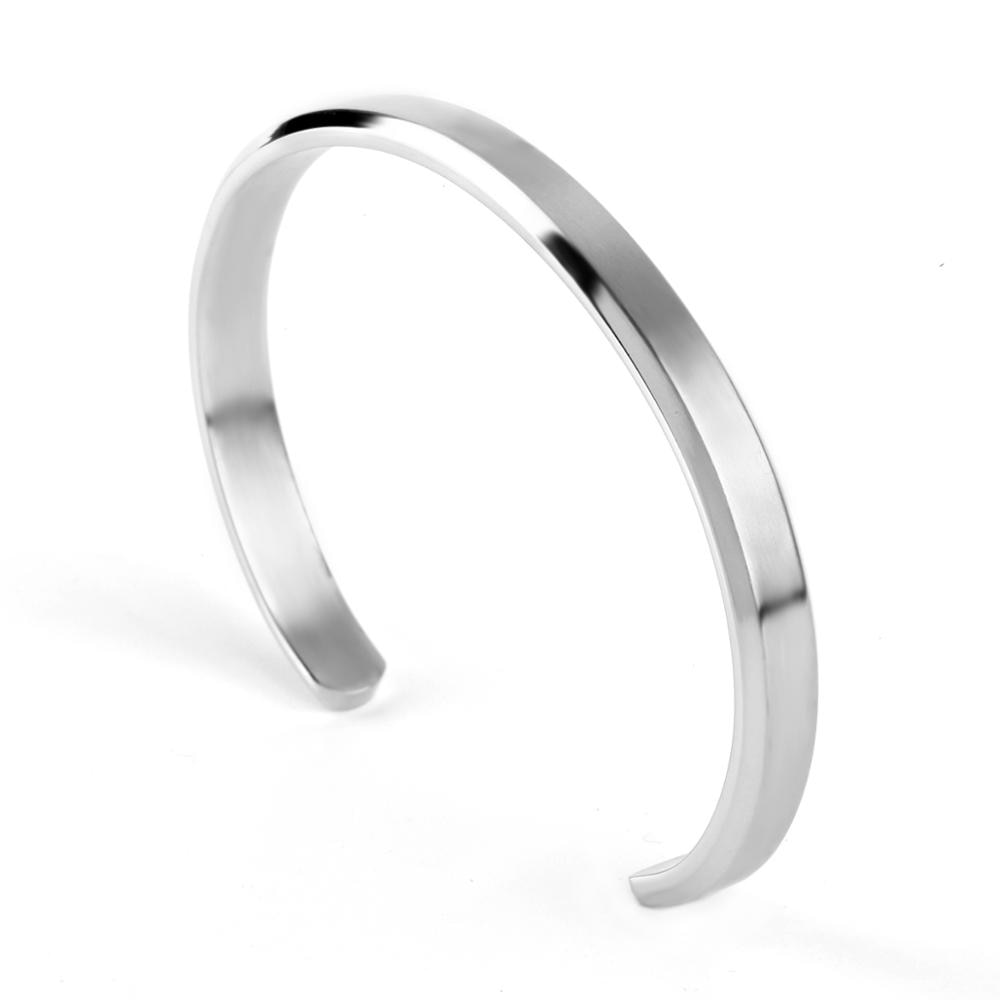 Brazalete de acero inoxidable unisex.
